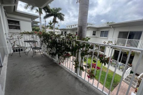 Condominio en venta en Bay Harbor Islands, Florida, 2 dormitorios, 96.8 m2 № 1078350 - foto 12