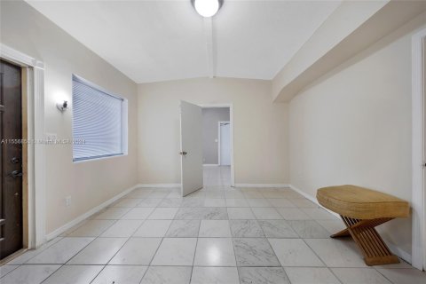 Immobilier commercial à vendre à Hollywood, Floride: 75.72 m2 № 1078352 - photo 25