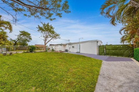 Immobilier commercial à vendre à Hollywood, Floride: 75.72 m2 № 1078352 - photo 22