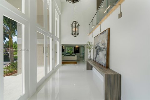 House in Coral Gables, Florida 4 bedrooms, 498.05 sq.m. № 1241143 - photo 30