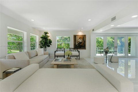 House in Coral Gables, Florida 4 bedrooms, 498.05 sq.m. № 1241143 - photo 4