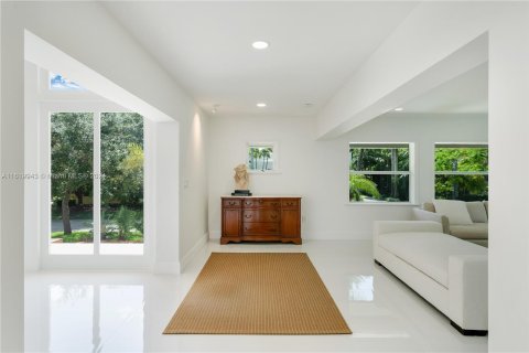 House in Coral Gables, Florida 4 bedrooms, 498.05 sq.m. № 1241143 - photo 2