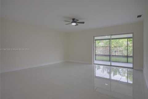 House in Cutler Bay, Florida 4 bedrooms, 155.24 sq.m. № 1330399 - photo 7