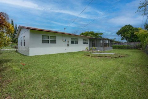 House in Cutler Bay, Florida 4 bedrooms, 155.24 sq.m. № 1330399 - photo 27