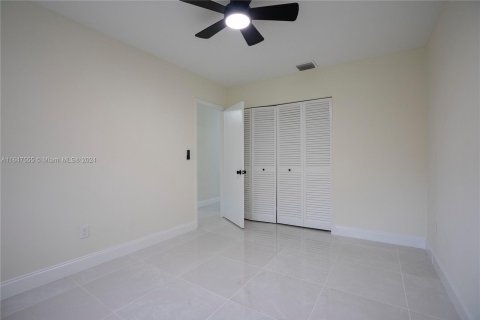 House in Cutler Bay, Florida 4 bedrooms, 155.24 sq.m. № 1330399 - photo 19