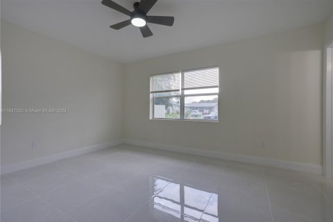 House in Cutler Bay, Florida 4 bedrooms, 155.24 sq.m. № 1330399 - photo 14