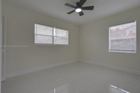 Casa en venta en Cutler Bay, Florida, 4 dormitorios, 155.24 m2 № 1330399 - foto 23