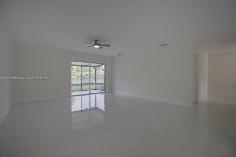 House in Cutler Bay, Florida 4 bedrooms, 155.24 sq.m. № 1330399 - photo 5