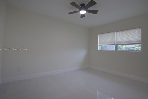 House in Cutler Bay, Florida 4 bedrooms, 155.24 sq.m. № 1330399 - photo 18