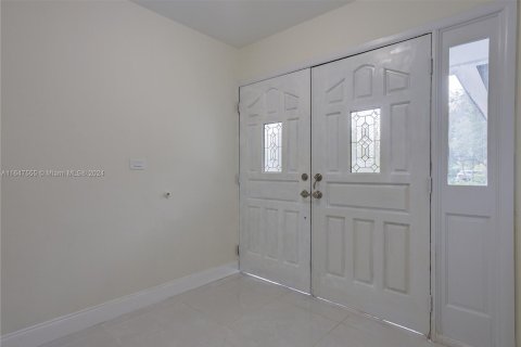 House in Cutler Bay, Florida 4 bedrooms, 155.24 sq.m. № 1330399 - photo 3