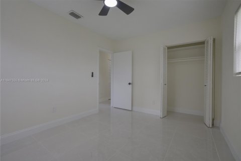 House in Cutler Bay, Florida 4 bedrooms, 155.24 sq.m. № 1330399 - photo 24