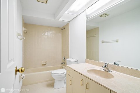 Condo in Stuart, Florida, 2 bedrooms  № 1163200 - photo 6