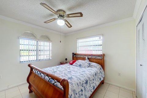 House in Miami, Florida 3 bedrooms, 142.98 sq.m. № 1031818 - photo 13