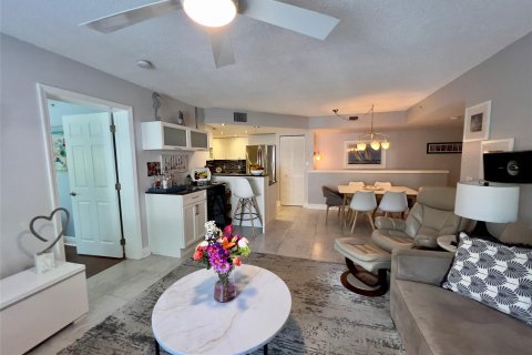 Condo in Fort Lauderdale, Florida, 2 bedrooms  № 1031816 - photo 14