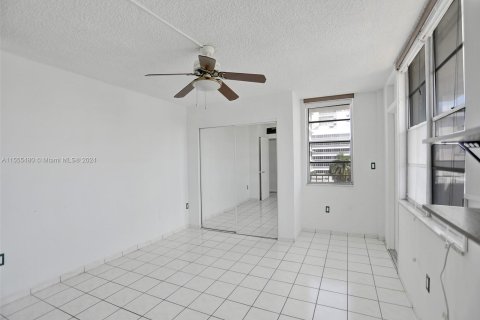 Condominio en venta en Miami Beach, Florida, 1 dormitorio, 78.5 m2 № 1076605 - foto 28