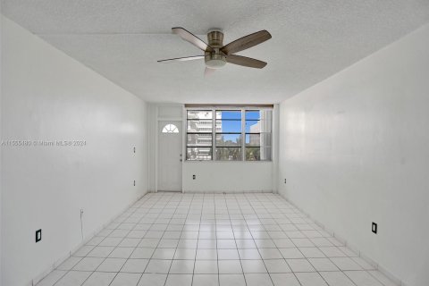 Condominio en venta en Miami Beach, Florida, 1 dormitorio, 78.5 m2 № 1076605 - foto 12