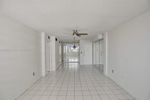 Condominio en venta en Miami Beach, Florida, 1 dormitorio, 78.5 m2 № 1076605 - foto 14