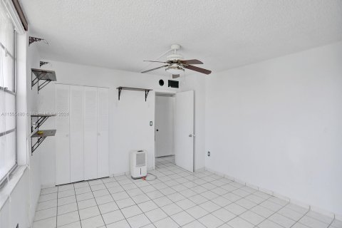 Condominio en venta en Miami Beach, Florida, 1 dormitorio, 78.5 m2 № 1076605 - foto 27