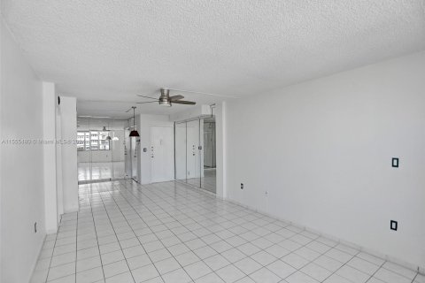 Condominio en venta en Miami Beach, Florida, 1 dormitorio, 78.5 m2 № 1076605 - foto 4