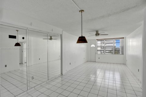 Condominio en venta en Miami Beach, Florida, 1 dormitorio, 78.5 m2 № 1076605 - foto 3