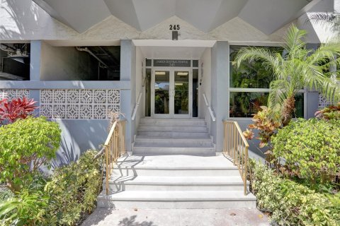 Condominio en venta en Miami Beach, Florida, 1 dormitorio, 78.5 m2 № 1076605 - foto 2