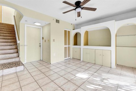 Townhouse in Weston, Florida 3 bedrooms, 117.34 sq.m. № 1074398 - photo 24