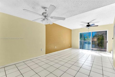 Townhouse in Weston, Florida 3 bedrooms, 117.34 sq.m. № 1074398 - photo 20