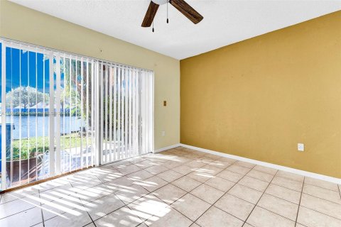 Townhouse in Weston, Florida 3 bedrooms, 117.34 sq.m. № 1074398 - photo 26