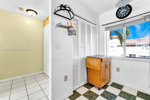 Townhouse in Weston, Florida 3 bedrooms, 117.34 sq.m. № 1074398 - photo 10