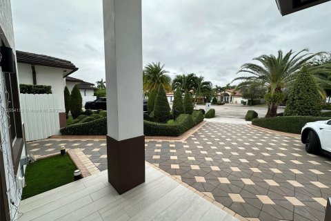 Villa ou maison à vendre à Sweetwater, Floride: 4 chambres, 201.23 m2 № 1074484 - photo 10