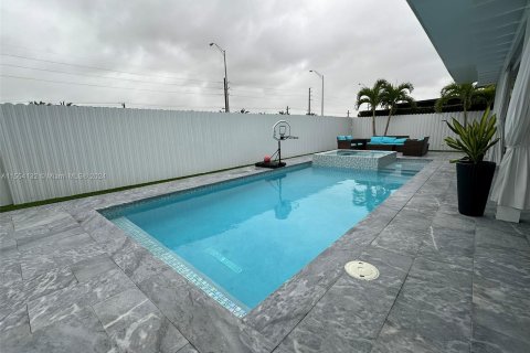 Villa ou maison à vendre à Sweetwater, Floride: 4 chambres, 201.23 m2 № 1074484 - photo 19