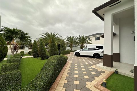 Villa ou maison à vendre à Sweetwater, Floride: 4 chambres, 201.23 m2 № 1074484 - photo 9