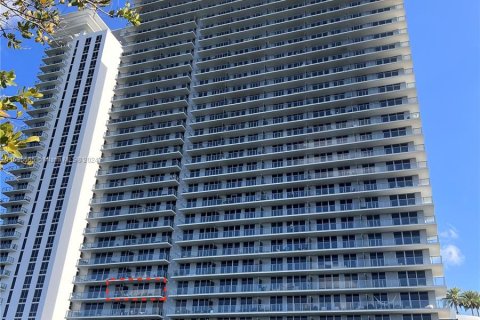 Condominio en venta en North Miami Beach, Florida, 2 dormitorios, 102.94 m2 № 1024032 - foto 1