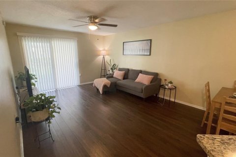 Condominio en venta en Orlando, Florida, 1 dormitorio, 61.32 m2 № 1089238 - foto 2