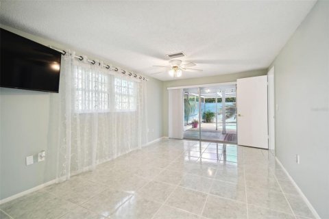 House in Hudson, Florida 3 bedrooms, 164.53 sq.m. № 1412948 - photo 14