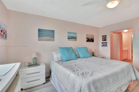 Condo in Pembroke Pines, Florida, 1 bedroom  № 1047094 - photo 16