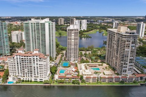 Condominio en venta en Aventura, Florida, 3 dormitorios, 181.16 m2 № 1241371 - foto 1