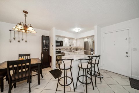 Condo in Tamarac, Florida, 2 bedrooms  № 1228493 - photo 30