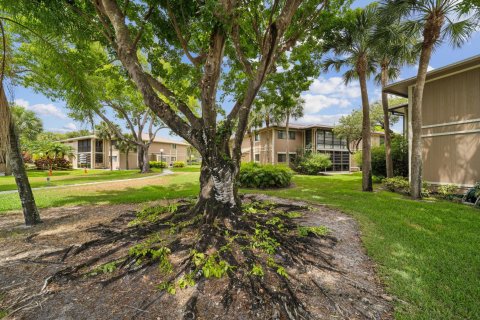 Condo in Tamarac, Florida, 2 bedrooms  № 1228493 - photo 11