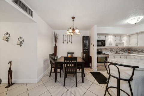 Condo in Tamarac, Florida, 2 bedrooms  № 1228493 - photo 21