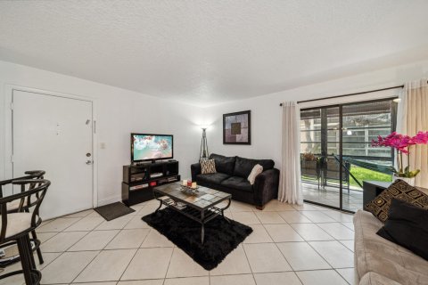 Condo in Tamarac, Florida, 2 bedrooms  № 1228493 - photo 18