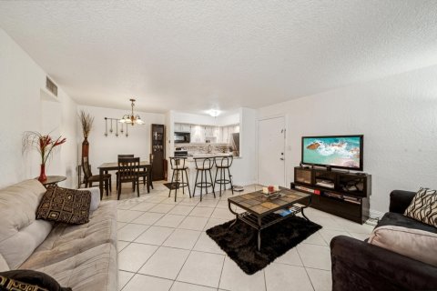 Condo in Tamarac, Florida, 2 bedrooms  № 1228493 - photo 17