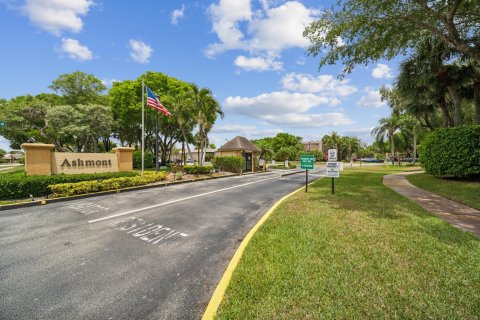 Condo in Tamarac, Florida, 2 bedrooms  № 1228493 - photo 9