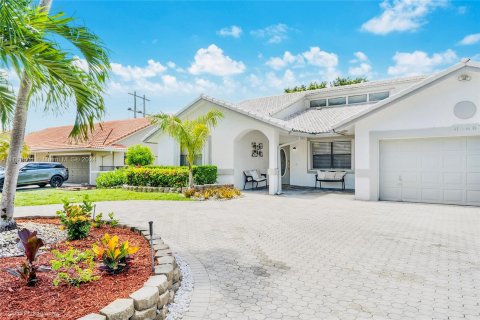 Villa ou maison à vendre à Coral Springs, Floride: 4 chambres, 194.35 m2 № 1242210 - photo 1