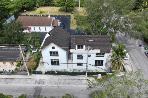 Townhouse in Miami, Florida 3 bedrooms, 201.6 sq.m. № 1217022 - photo 2