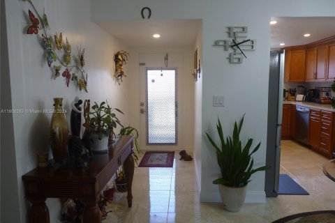 Condo in Sunrise, Florida, 2 bedrooms  № 1216921 - photo 3