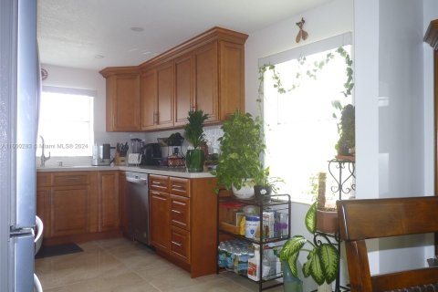 Condo in Sunrise, Florida, 2 bedrooms  № 1216921 - photo 9