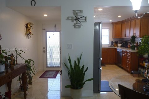 Condo in Sunrise, Florida, 2 bedrooms  № 1216921 - photo 30