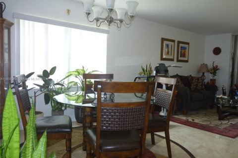 Condo in Sunrise, Florida, 2 bedrooms  № 1216921 - photo 13