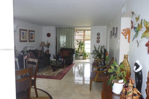 Copropriété à vendre à Sunrise, Floride: 2 chambres, 106.47 m2 № 1216921 - photo 15